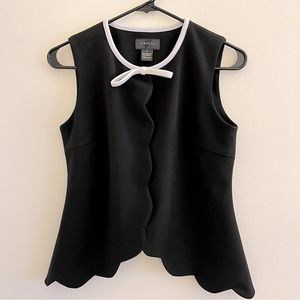 Gracia Black Scalloped Flare Top